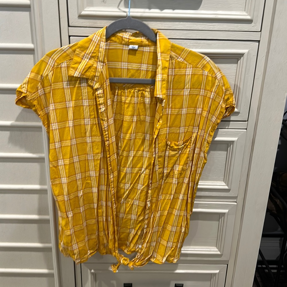 Old Navy shirt size Large